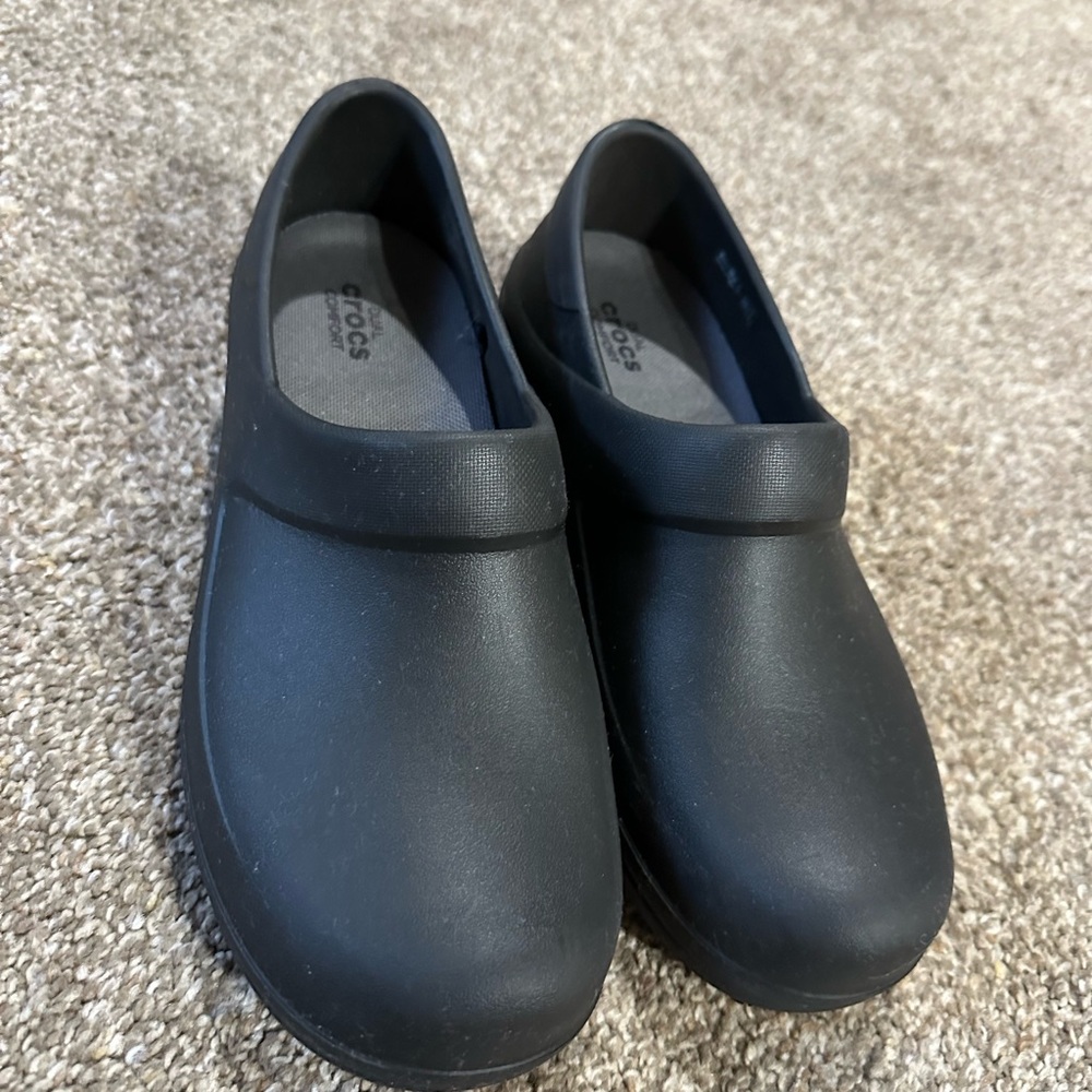 Woman’s black crocs dual comfort  Slip-On Shoes